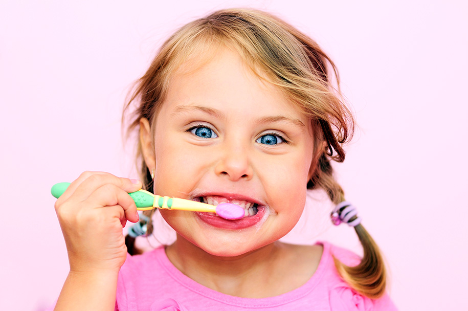 Коли випадають молочні зуби у дітей