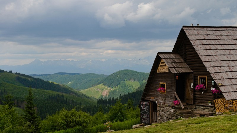 Відпочинок з басейном в Карпатах: 5 популярних курортів