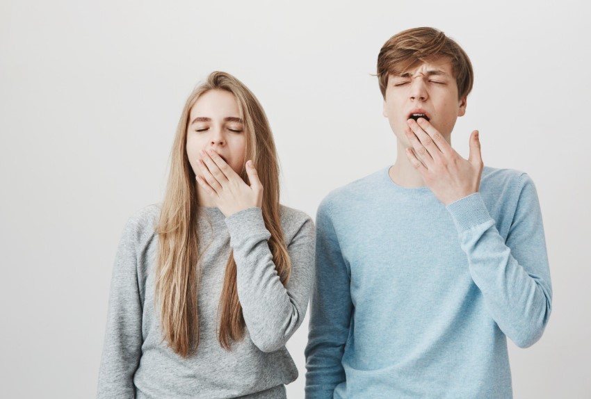 Як сказати “скучаю” українською: варіанти, синоніми й правильні форми