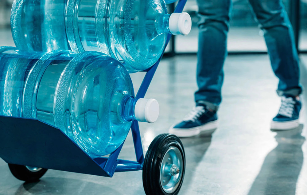 Які бренди доставки води доступні по лівому берегу у Києві